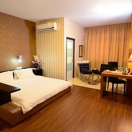 Hotel Tebrau Ct Johor Bahru Buitenkant foto