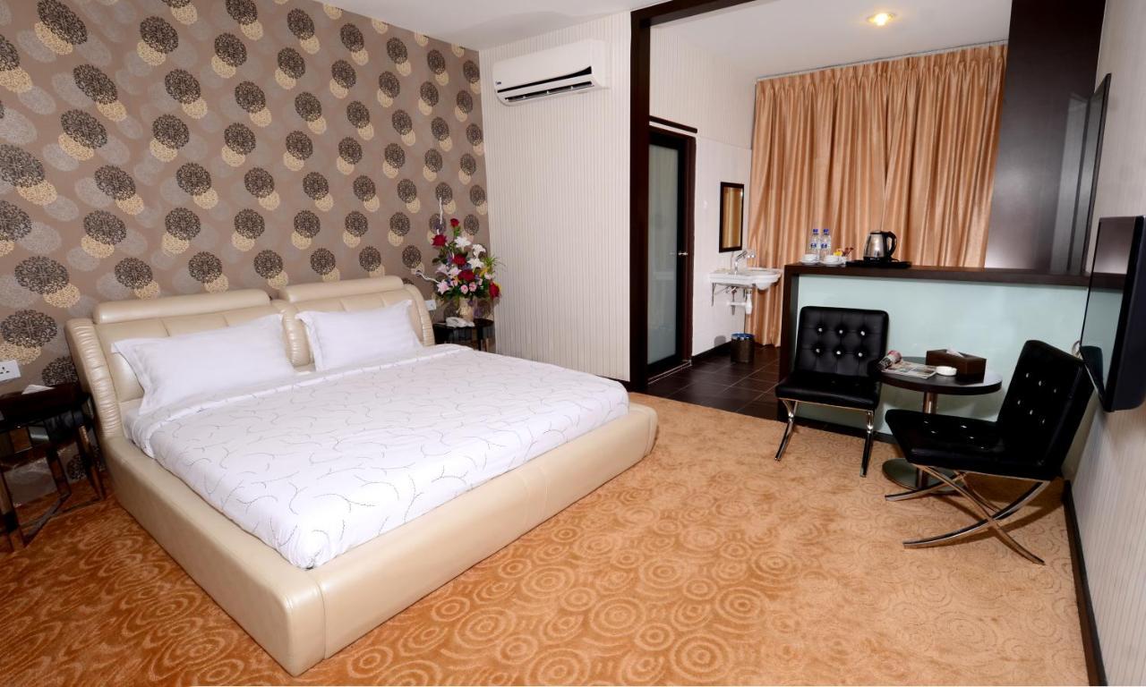 Hotel Tebrau Ct Johor Bahru Buitenkant foto