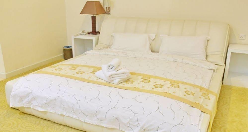 Hotel Tebrau Ct Johor Bahru Buitenkant foto