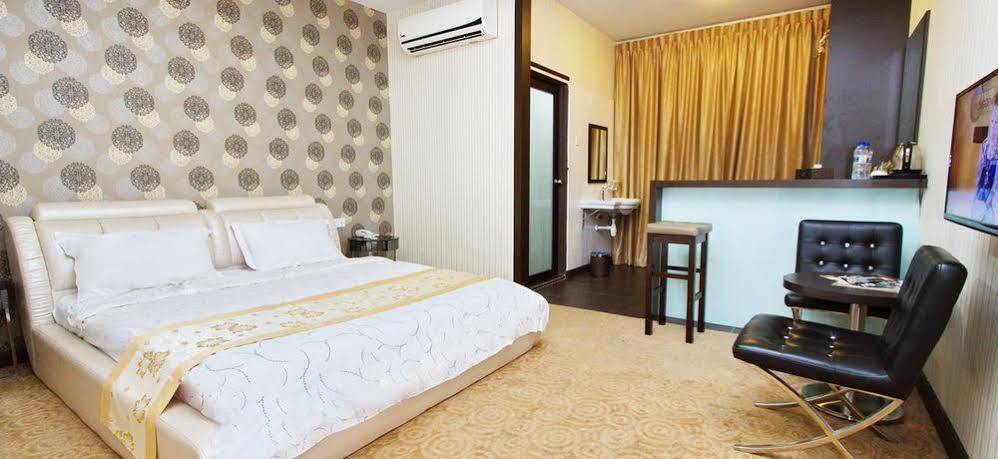 Hotel Tebrau Ct Johor Bahru Buitenkant foto